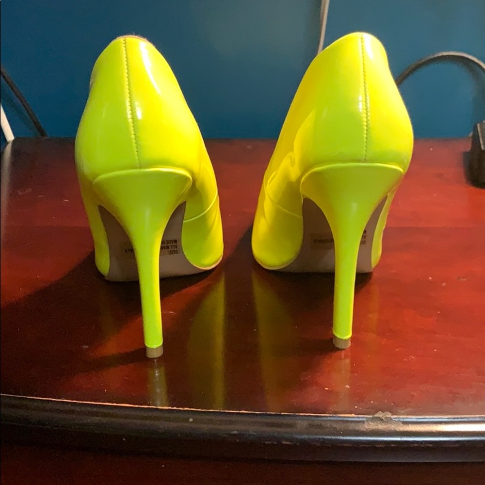Heels - Picture 3 of 4